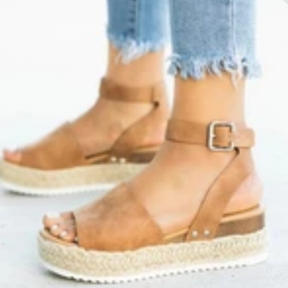 Tan platform sandals NWOT - Picture 1 of 1